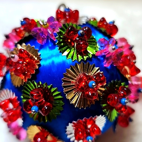 Vintage 60's Push Pin Christmas Ornament - Picture 7 of 9